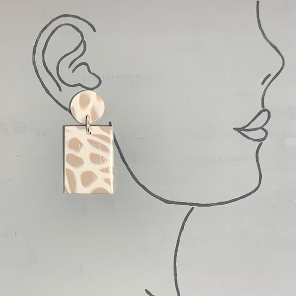 White and Beige Handcrafted Clay - Picture 2 of 2